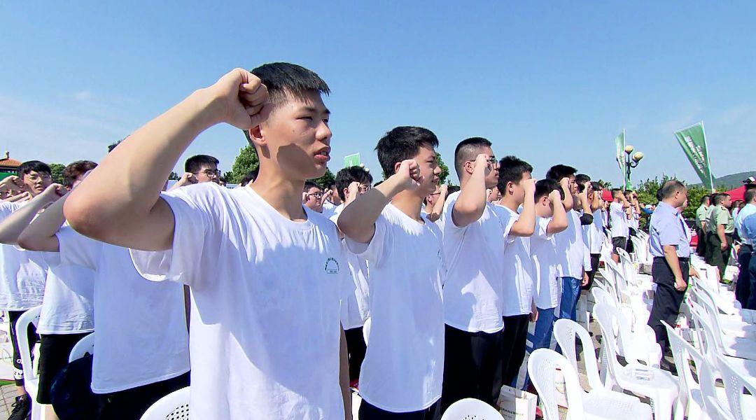 兵役登記證上大學(xué)一定要嗎？詳解兵役登記與大學(xué)入學(xué)要求，關(guān)于兵役登記證與大學(xué)入學(xué)要求的詳解，是否上大學(xué)必須持有兵役登記證？