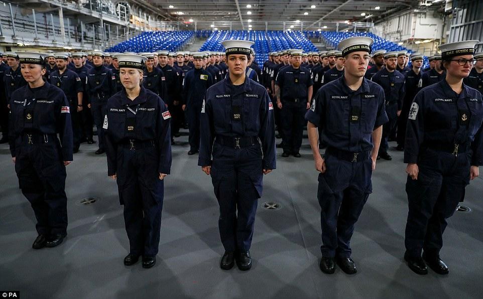 伊麗莎白女王號航母圖片，展現(xiàn)英國海軍力量的驕傲，伊麗莎白女王號航母展示英國海軍力量的風(fēng)采