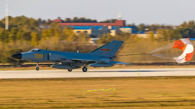 關(guān)于2022年殲-7還有多少架的探討，探討，殲-7戰(zhàn)機(jī)在2022年的數(shù)量概況