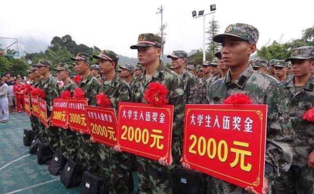 大學(xué)生如何參軍，一條充滿榮耀與成長的道路，大學(xué)生參軍之路，榮耀與成長的交織