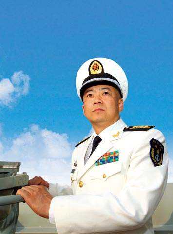 遼寧艦現(xiàn)任艦長——中國海軍力量的新標(biāo)桿，遼寧艦現(xiàn)任艦長，中國海軍力量的新典范