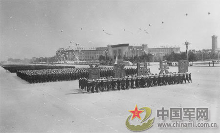 重溫歷史瞬間，探索1959年國(guó)慶閱兵視頻，重溫歷史瞬間，探索經(jīng)典，回顧1959年國(guó)慶閱兵盛況
