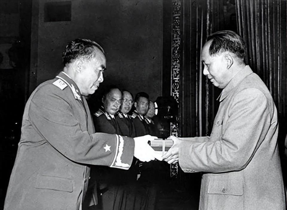 井岡山艦是什么級(jí)別的軍事力量？全面解讀中國海軍新銳艦艇，全面解讀中國海軍新銳艦艇，井岡山艦的軍事級(jí)別與實(shí)力分析
