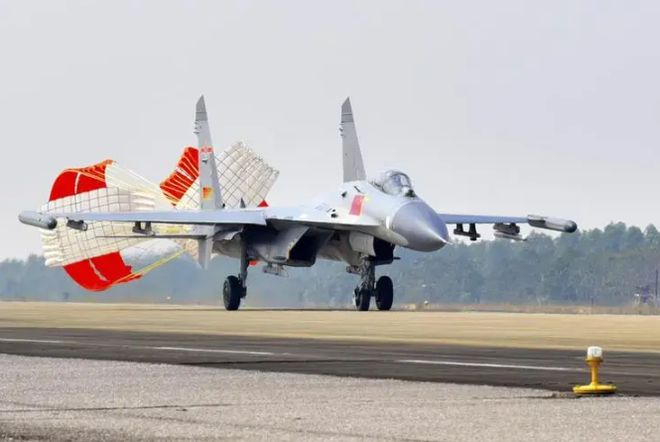 連云港軍用機(jī)場(chǎng)殲-11，揭秘軍事航空的神秘面紗，揭秘連云港軍用機(jī)場(chǎng)殲-11軍事航空的神秘面紗