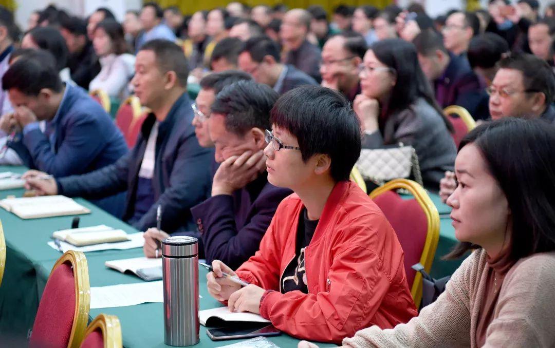 新聞報(bào)刊最新一期，深度解讀熱點(diǎn)事件，掌握最新資訊動(dòng)向，新聞熱點(diǎn)深度解讀，掌握最新資訊動(dòng)向
