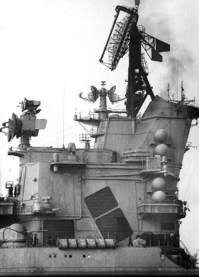 蘇聯(lián)65型巡洋艦，歷史與特點(diǎn)解析，蘇聯(lián)65型巡洋艦，歷史背景與特點(diǎn)深度解析