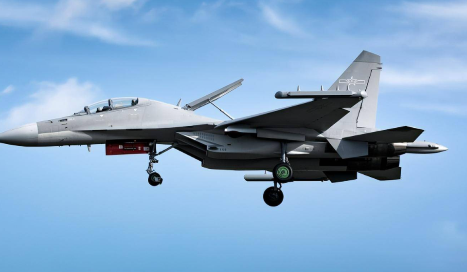 殲-16，中國(guó)航空工業(yè)的杰出代表，揭秘其屬于第幾代戰(zhàn)機(jī)，揭秘殲-16，中國(guó)航空工業(yè)杰出代表，究竟屬于第幾代戰(zhàn)機(jī)？