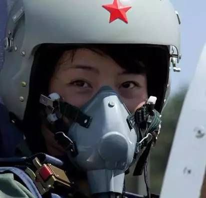 揭秘殲-10女飛行員犧牲真相，英雄背后的故事令人動(dòng)容，揭秘殲-10女飛行員犧牲真相，英雄背后的感人故事