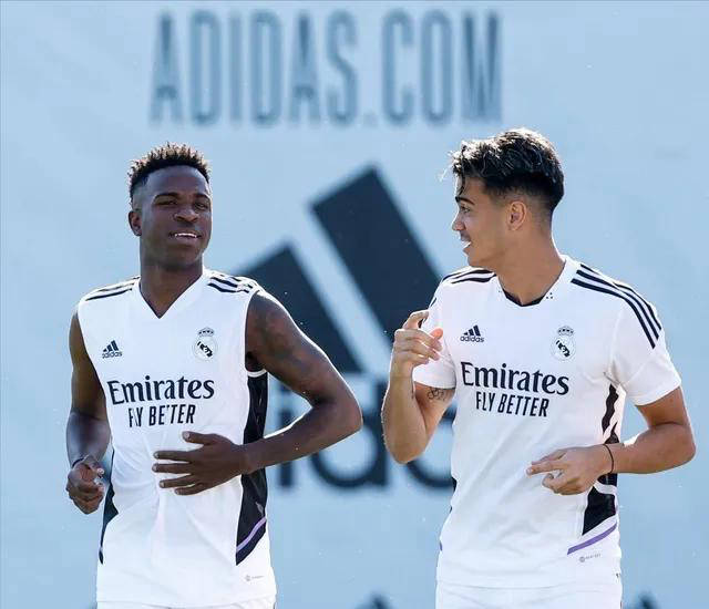 澳門正版免費(fèi)大全，探索未來(lái)的機(jī)遇與挑戰(zhàn)（2025展望），澳門正版免費(fèi)大全，未來(lái)機(jī)遇與挑戰(zhàn)展望（2025年展望）