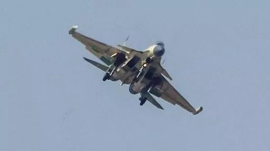 殲-15D，中國(guó)新一代艦載戰(zhàn)斗機(jī)的獨(dú)特優(yōu)勢(shì)與未來(lái)發(fā)展，殲-15D艦載戰(zhàn)斗機(jī)，獨(dú)特優(yōu)勢(shì)與未來(lái)展望