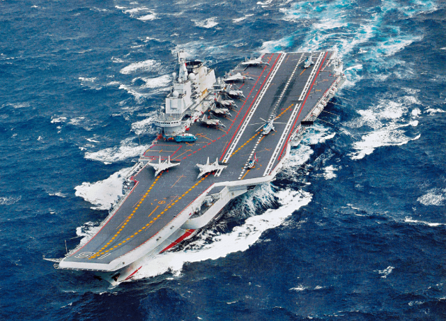 殲-35與遼寧艦，中國(guó)海軍航空力量的雙璧合璧，殲-35與遼寧艦，中國(guó)海軍航空力量的完美融合