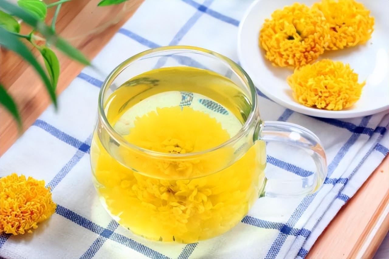 菊花泡水喝的功效，揭示其多重健康益處，菊花泡水喝的神奇功效，多重健康益處揭秘