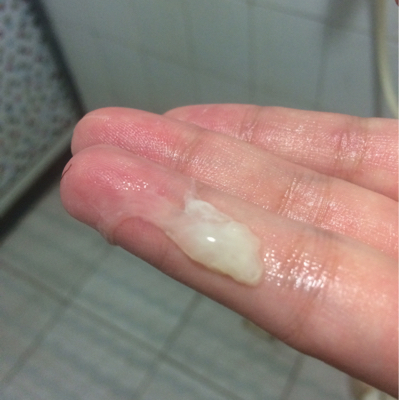 陰部流出來的液體是什么？全面解析女性分泌物，女性陰部流出液體的全面解析，了解女性分泌物成分與特性