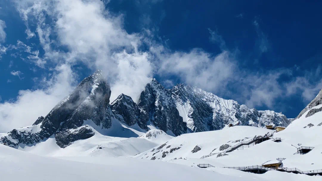 玉龍雪山景點介紹——探秘云南的雪山奇觀，玉龍雪山探秘，云南雪山奇觀的魅力景點介紹