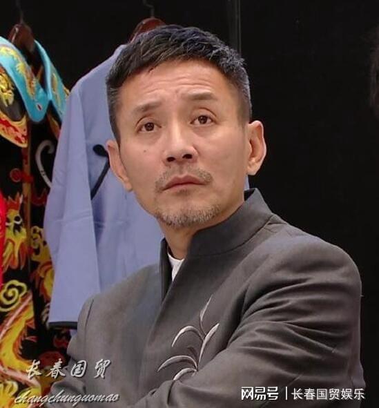 江珊現(xiàn)任丈夫揭秘，他的名字是什么？，江珊現(xiàn)任丈夫身份揭秘，他的名字究竟是什么？