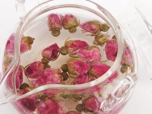 玫瑰花茶千萬別亂喝，正確飲用方法與注意事項，玫瑰花茶的飲用方法與注意事項，不亂飲，健康享受