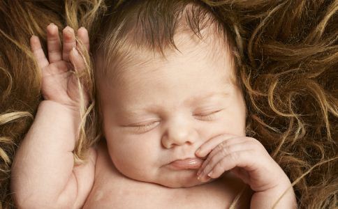 寶寶受涼流鼻涕小偏方，自然療法助寶寶恢復(fù)健康，寶寶受涼流鼻涕的自然療法小偏方，助寶寶恢復(fù)健康的小妙招