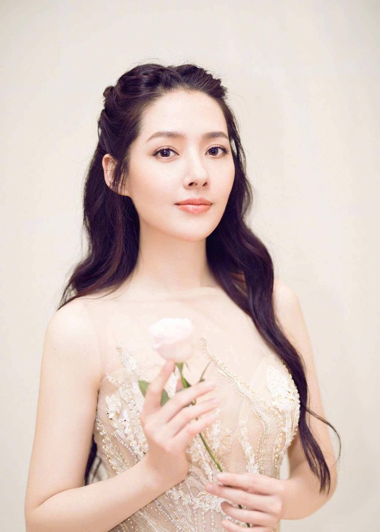 演員郭碧婷個人資料簡介，璀璨星途，美麗人生，郭碧婷，璀璨星途下的美麗人生之旅