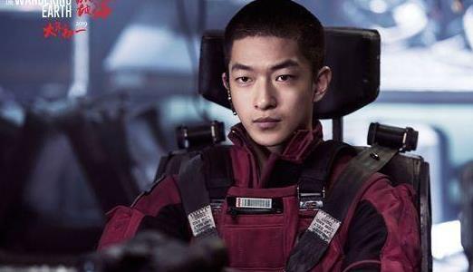 流浪地球演員表解析，聚焦屈楚蕭的出色表現(xiàn)，流浪地球演員解析，屈楚蕭出色表現(xiàn)引關(guān)注